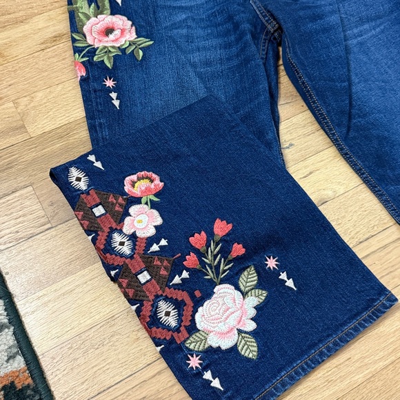 Johnny Was Jesse Embroidered hi rise boot cut Jean - Picture 6 of 11